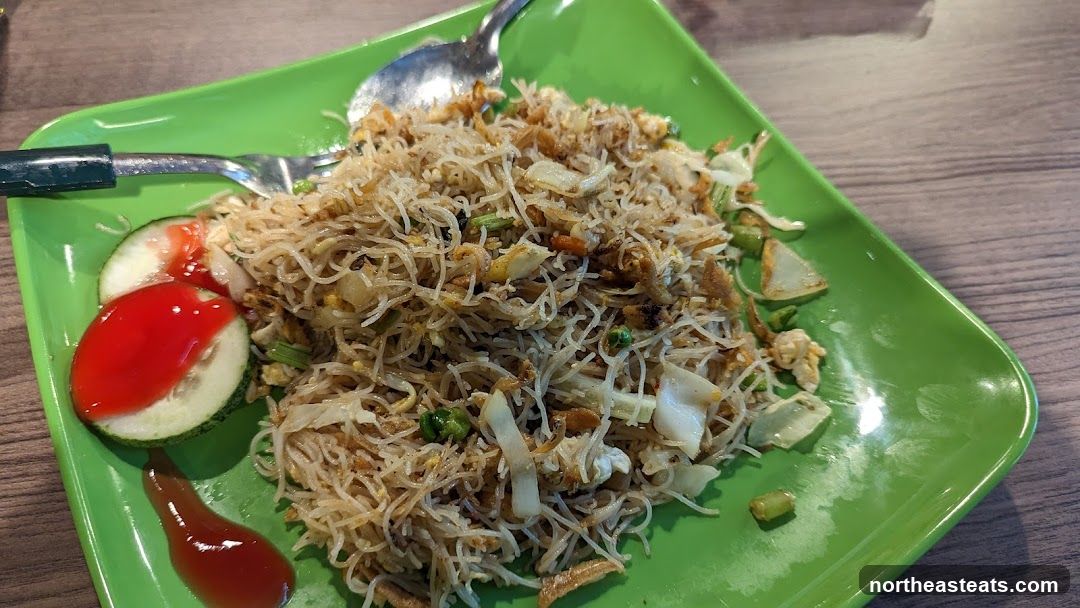 Fried Noodles with Cucumber and Ketchup