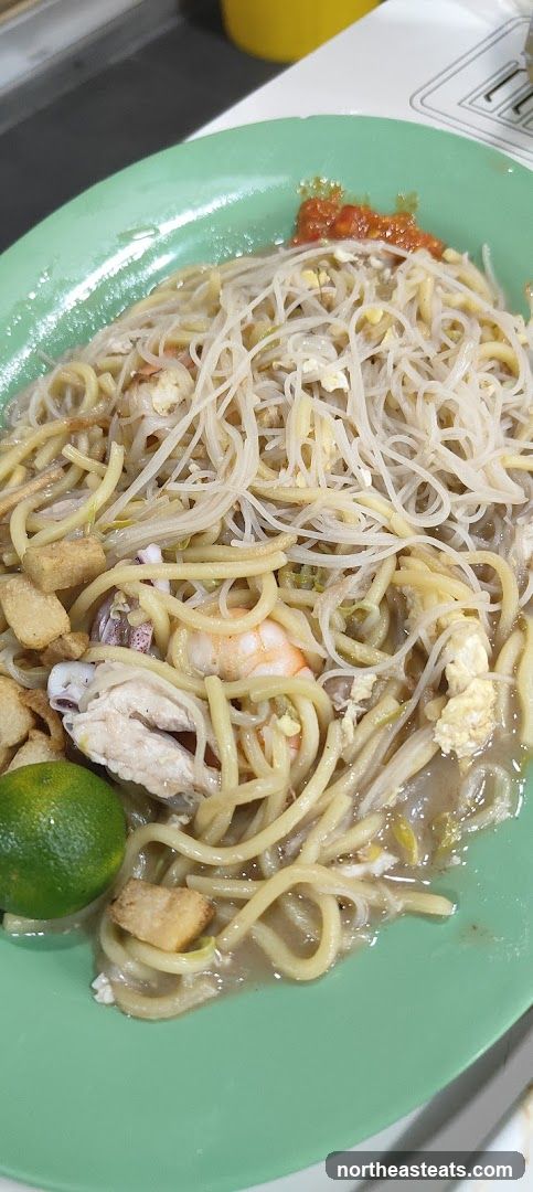 Noodles with Seafood and Chicken