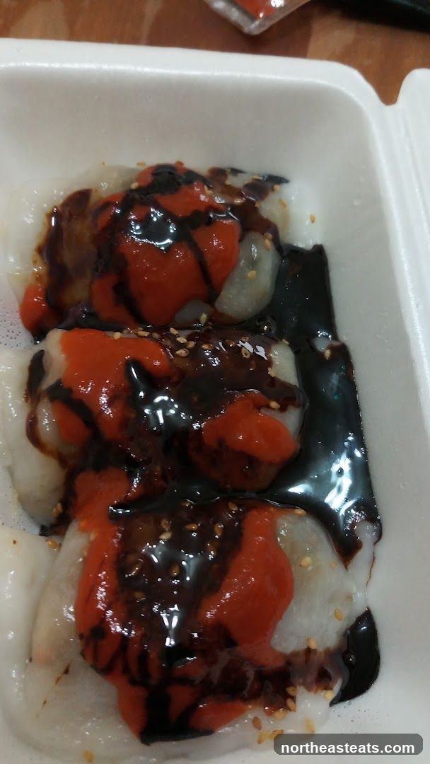 Steamed Rice Rolls with Sauce