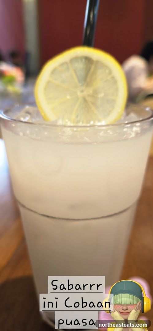 Lemonade with Lemon Slice