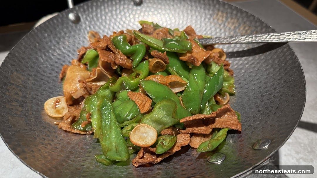 Stir-fried dish with green peppers and meat