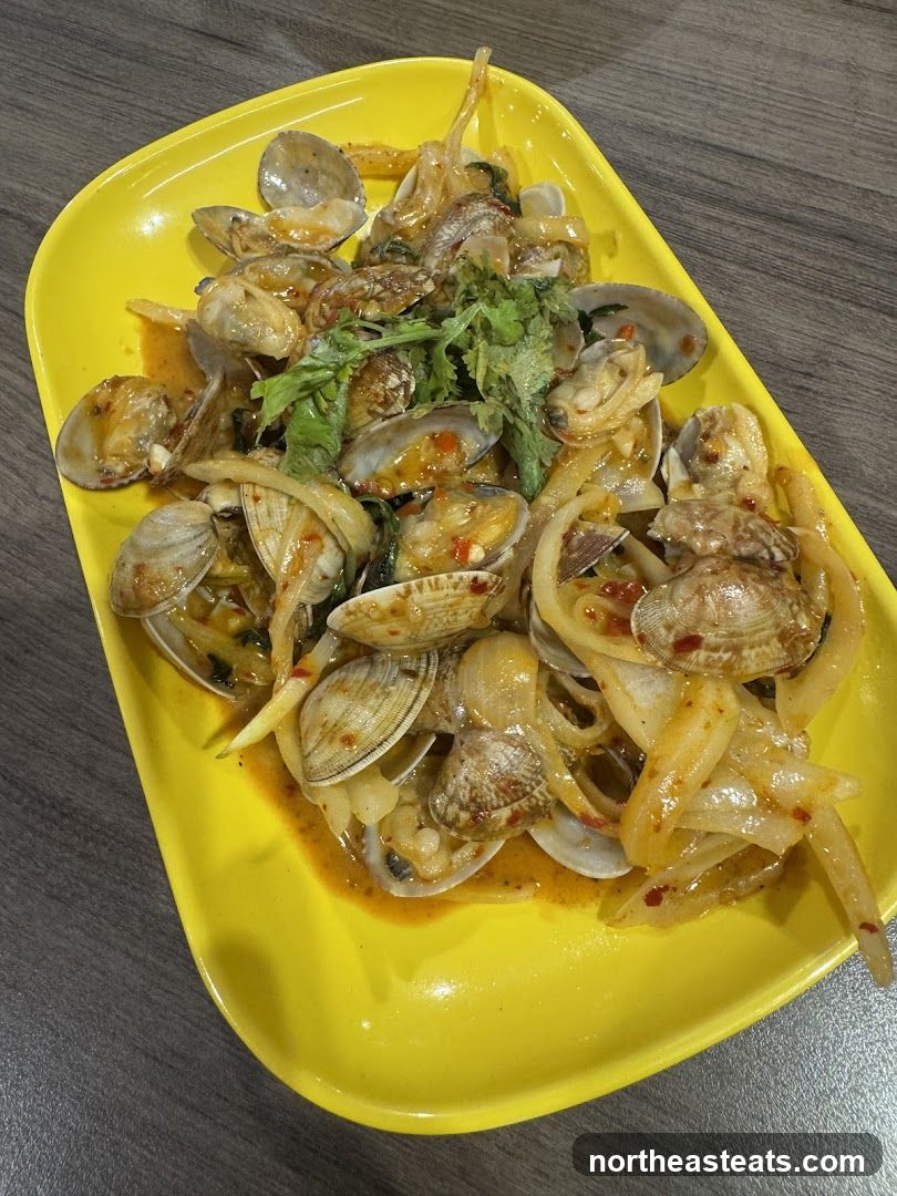 Clams with Onions and Sauce