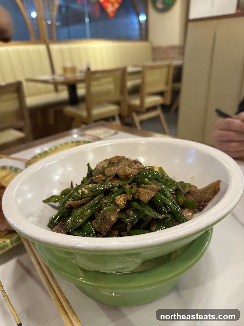 Stir-fried dish with pork and green peppers