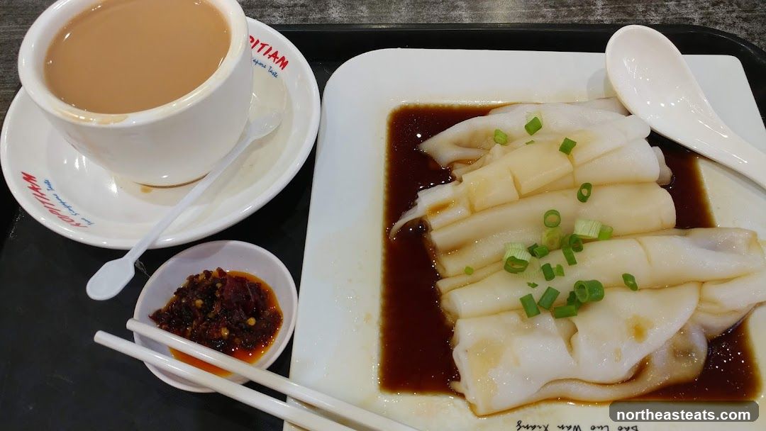 Steamed Rice Rolls with Tea