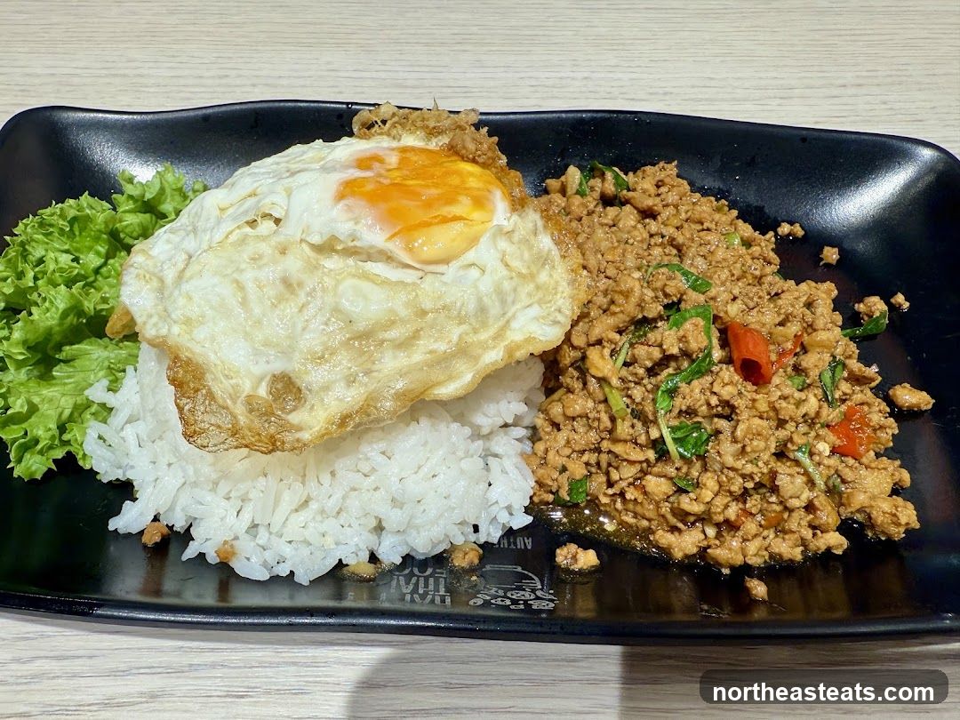 Minced Meat with Basil and Fried Egg