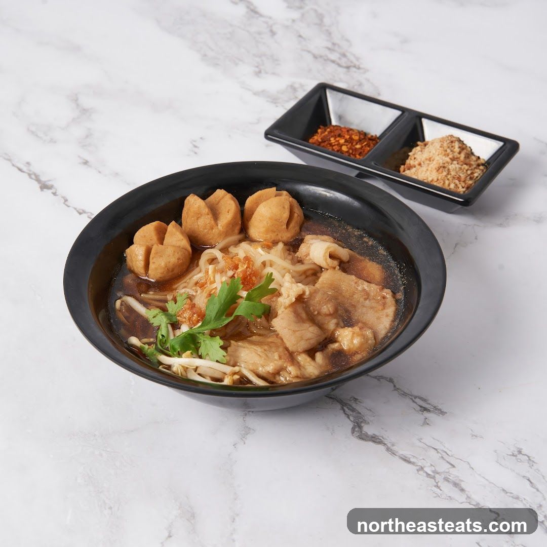 Noodle Soup with Meatballs and Sliced Pork