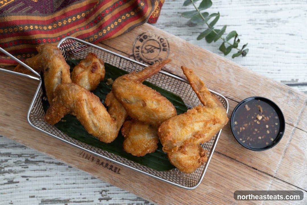Fried Chicken Wings with Dipping Sauce