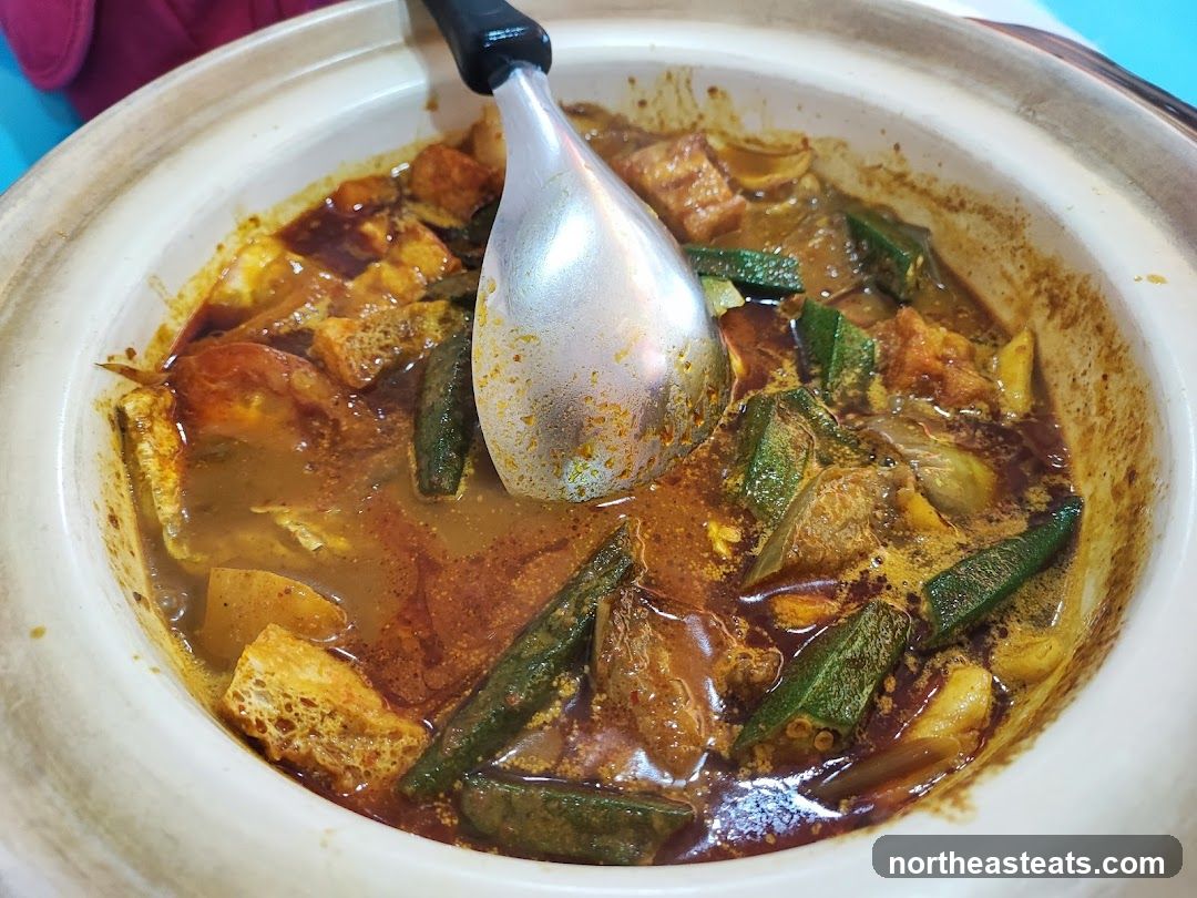 Curry Dish with Okra and Tofu