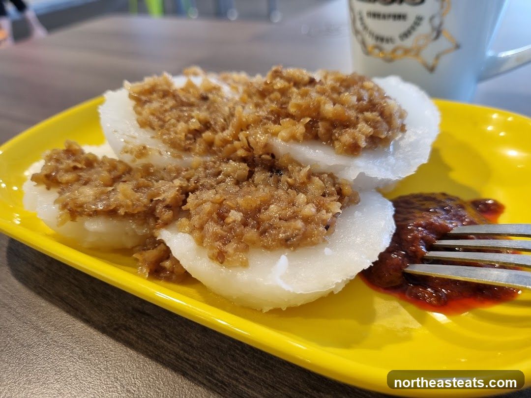 Rice cakes with topping and chili sauce