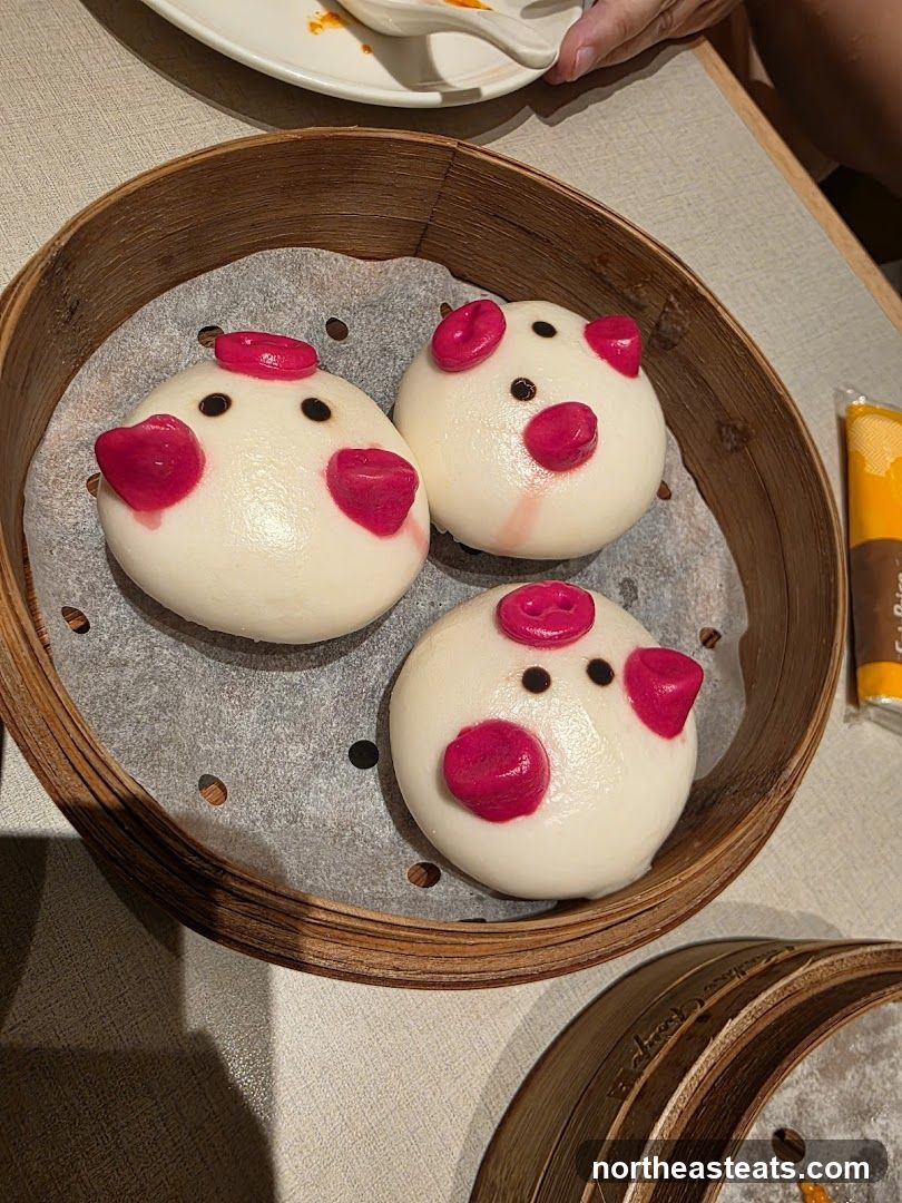Pig-shaped steamed buns