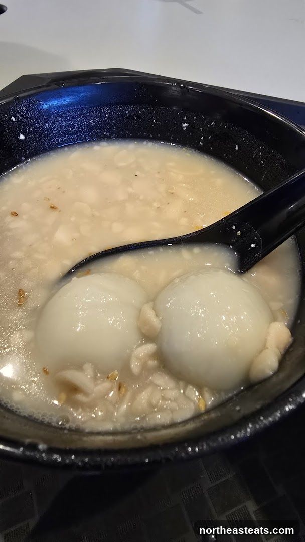 Sweet Soup with Glutinous Rice Balls