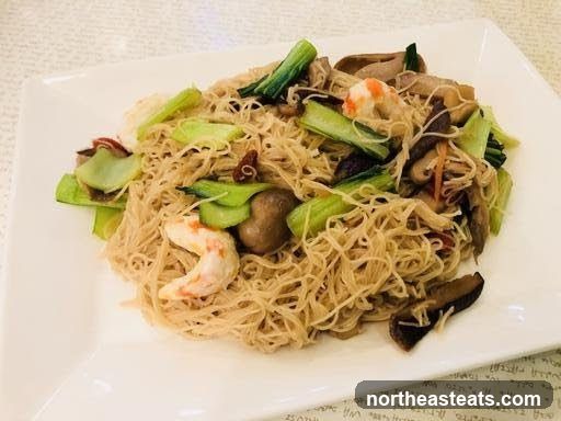 Stir-fried Noodles with Shrimp and Vegetables