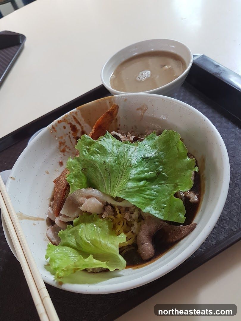 Noodles with Meat and Lettuce