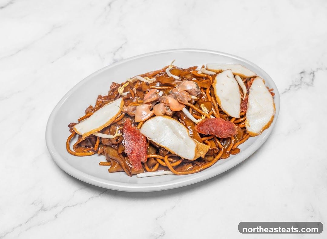 Fried Noodles with Fish Cake and Clams