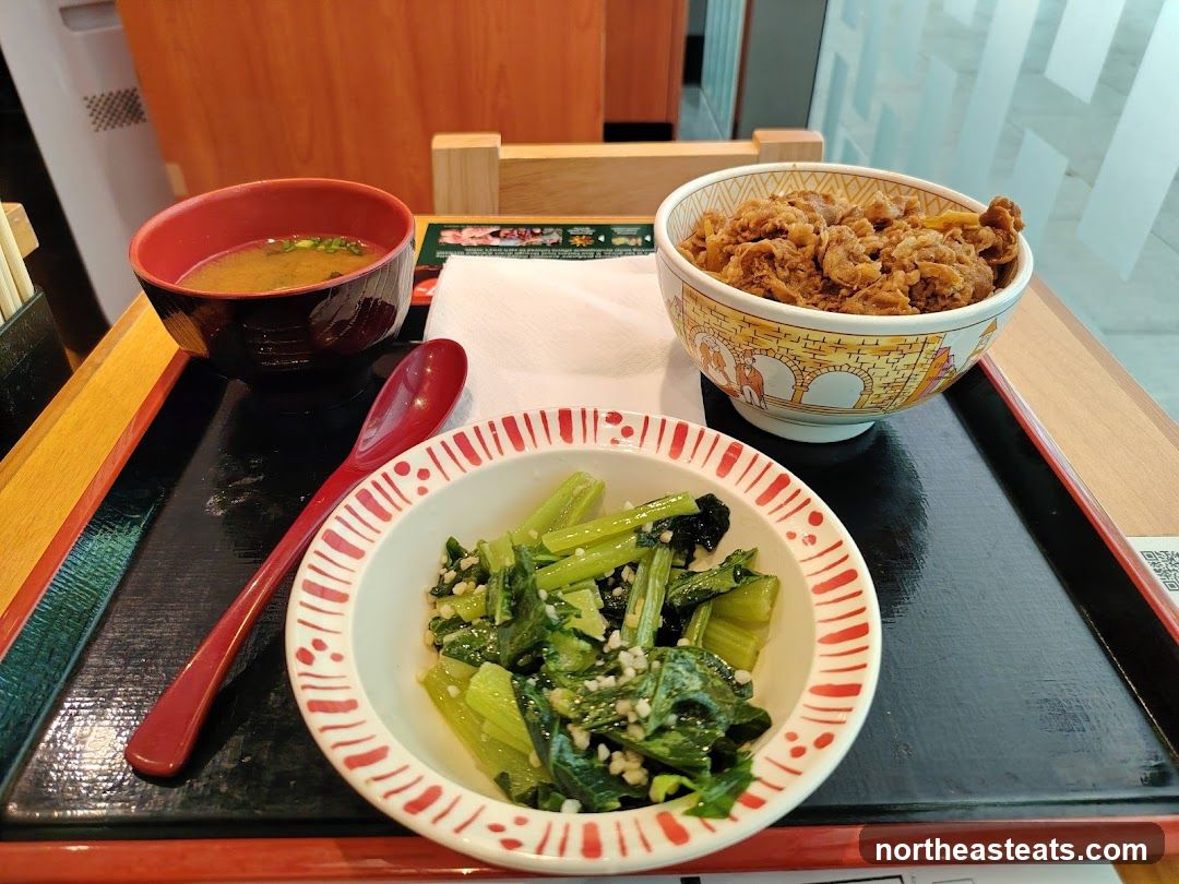 Beef bowl with side dishes