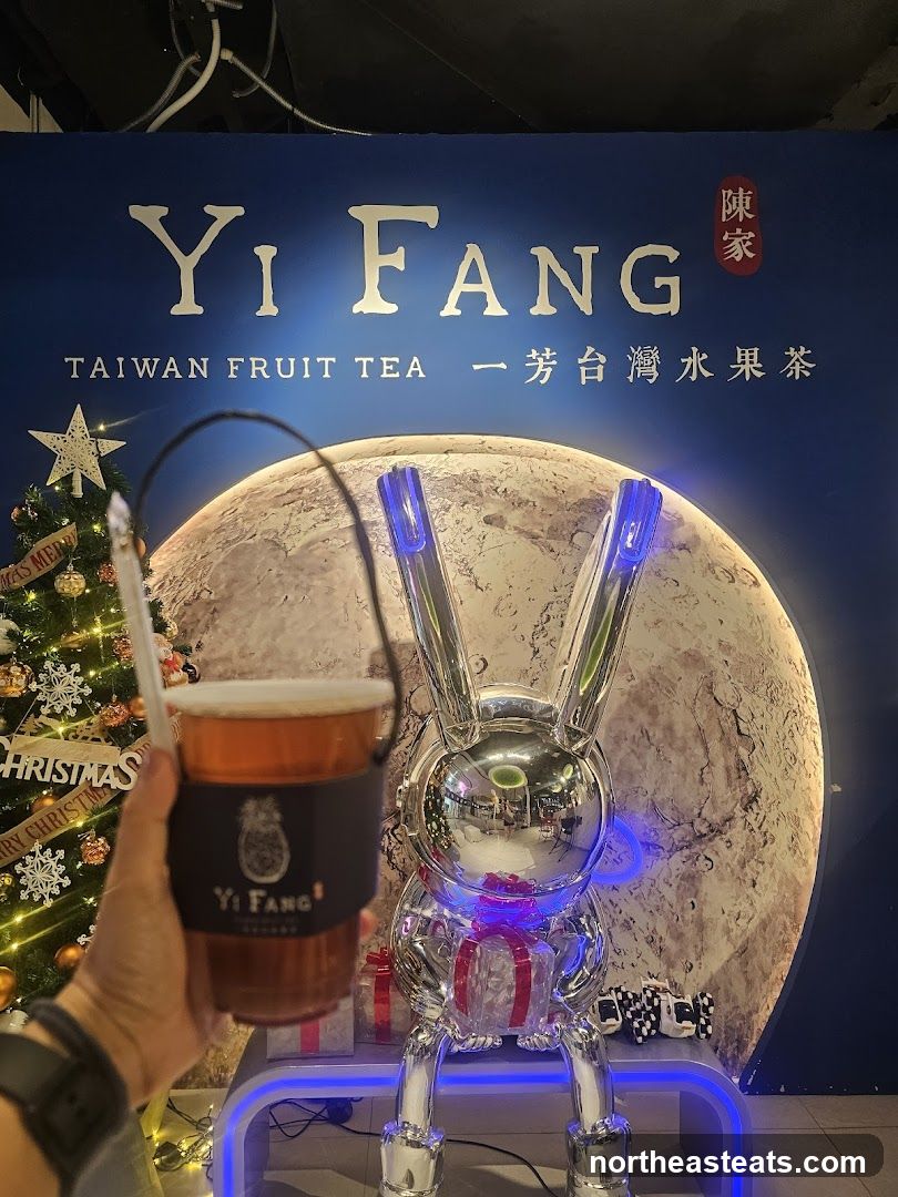 Yi Fang Taiwan Fruit Tea Display