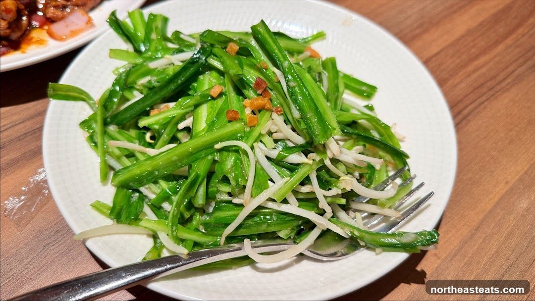 Stir-fried Garlic Chives with Bean Sprouts