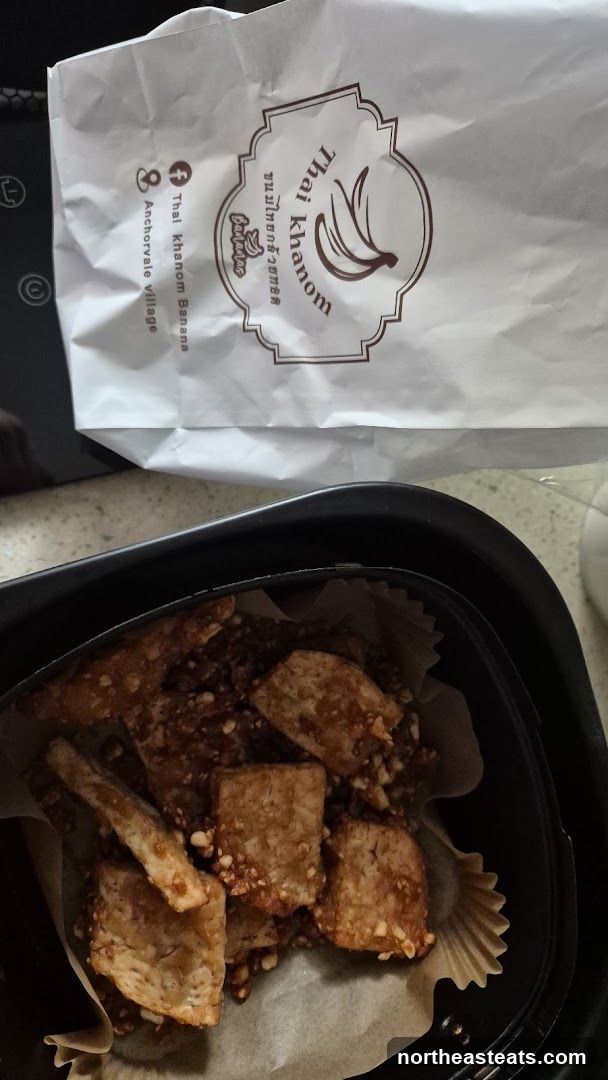 Thai Khanom Banana Bag and Fried Food