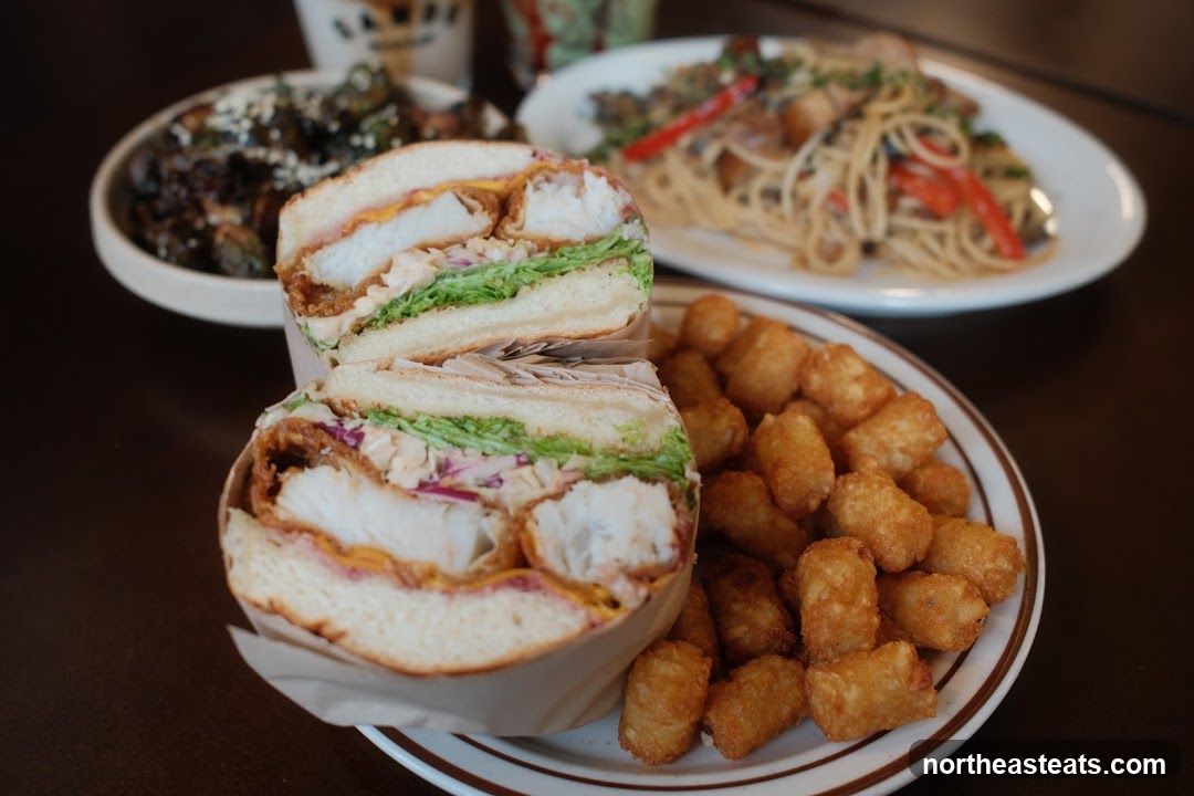 Sandwich with Tater Tots and Pasta