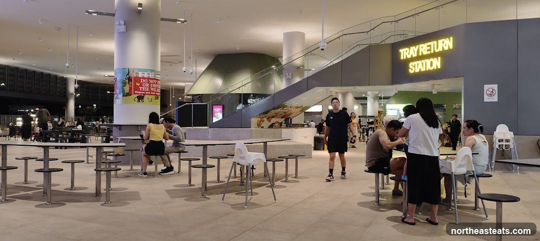 Food court with seating and tray return station
