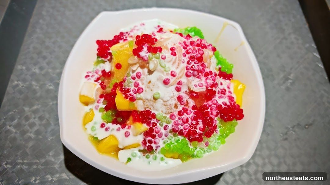 Dessert with fruit and tapioca pearls