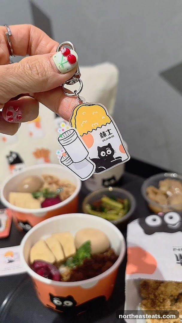 Food containers and keychain