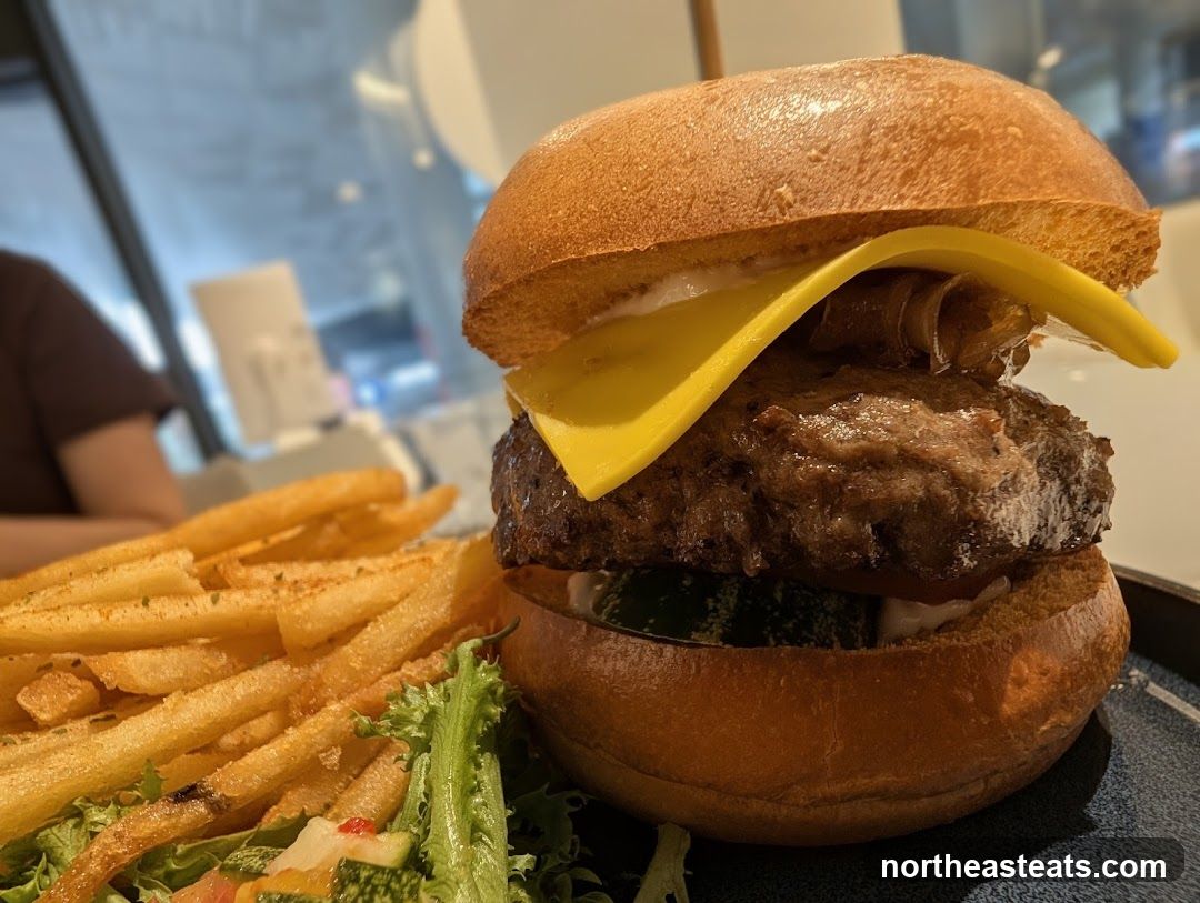 Cheeseburger with Fries
