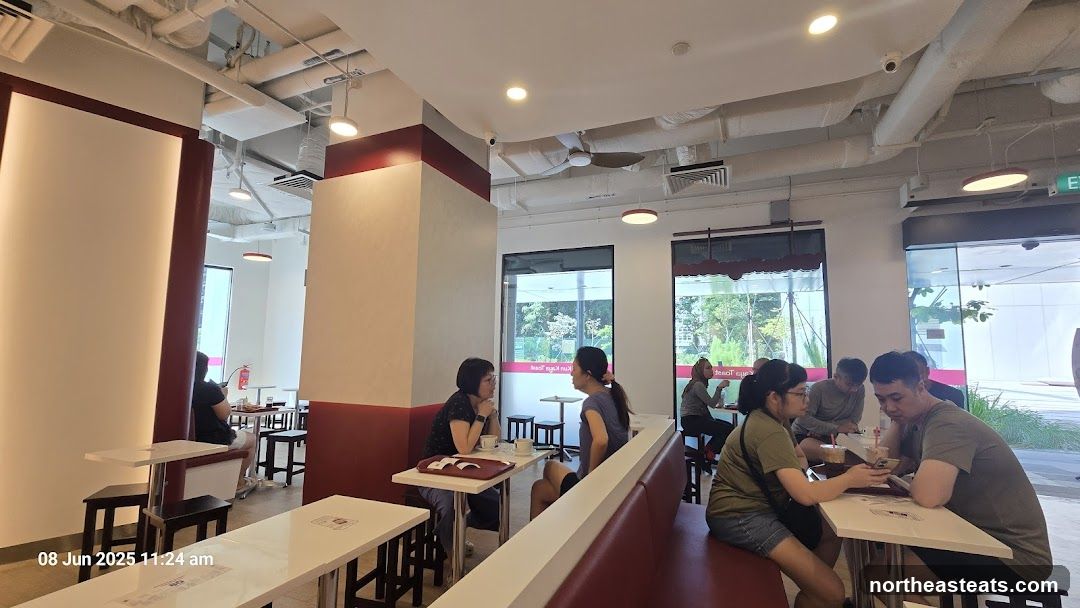 Diners at a cafe