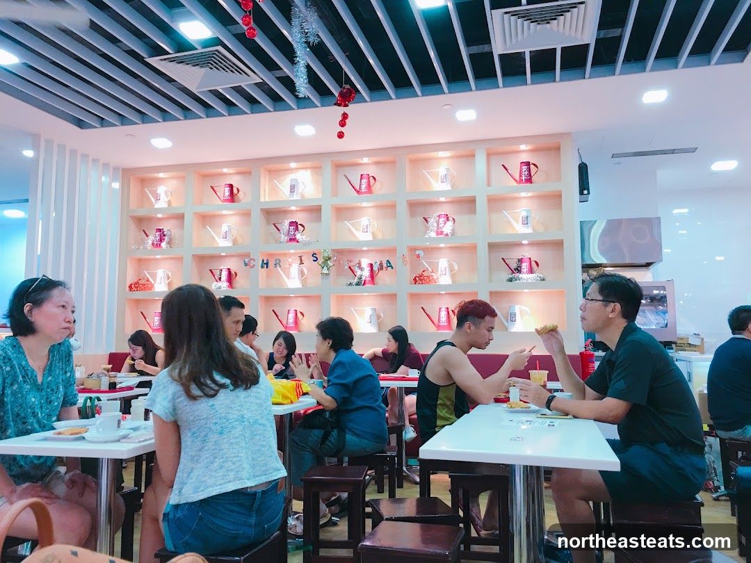 Diners at a cafe