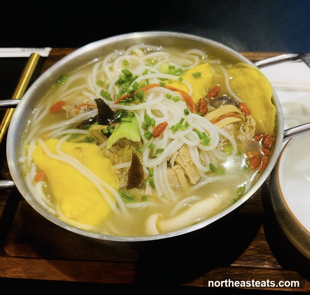 小银帽酸汤XIAO YIN MAO HOT POT