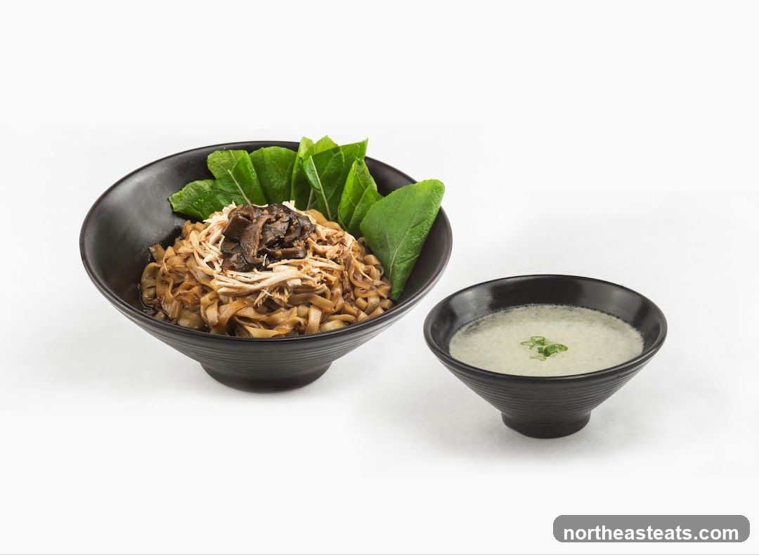 Noodles with Shredded Chicken and Mushrooms