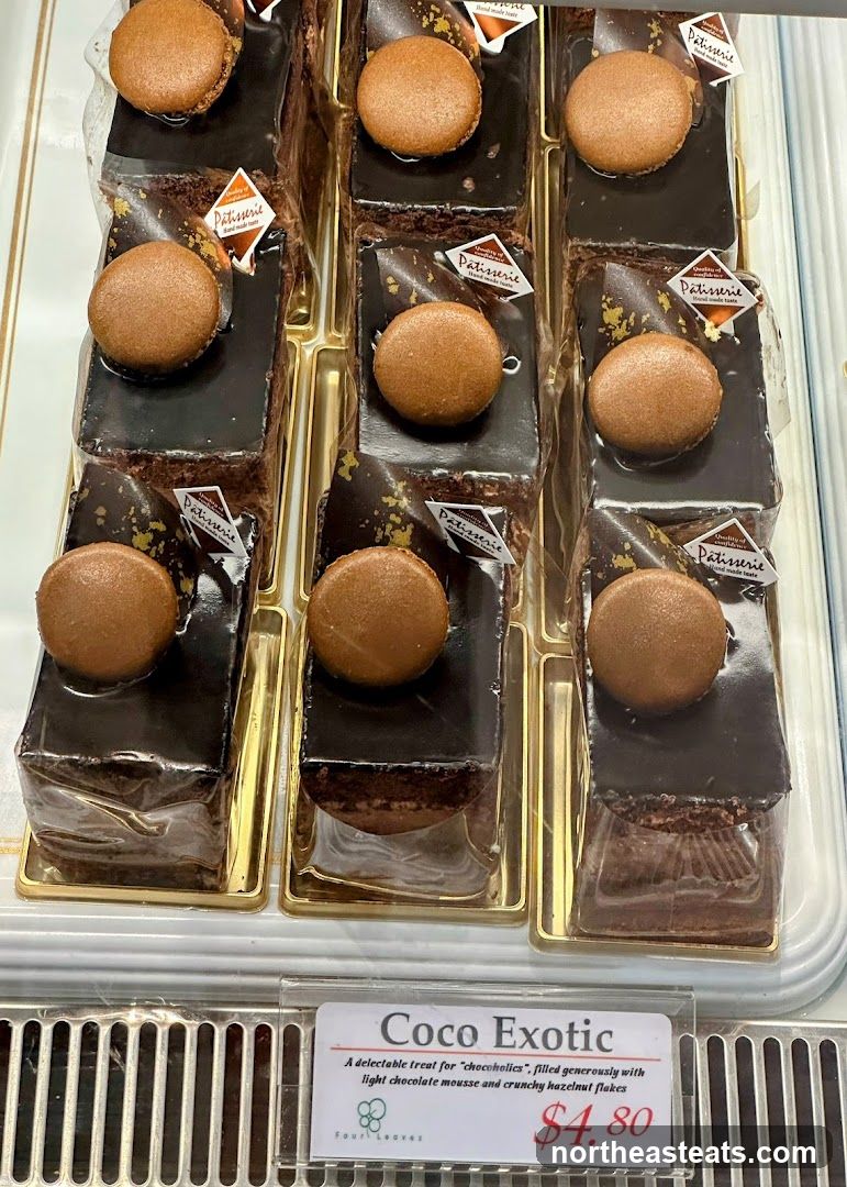 Chocolate Cakes with Macarons