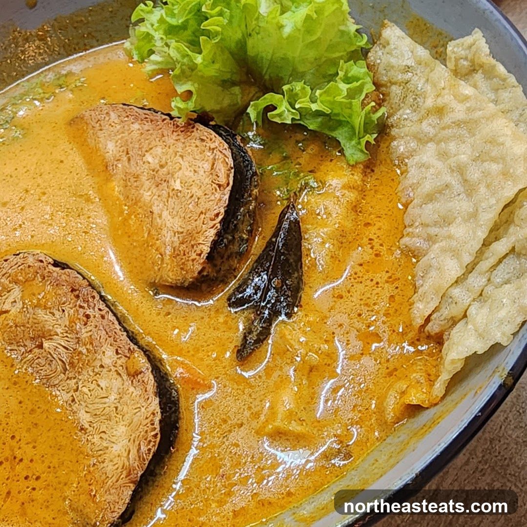 Curry Dish with Fried Tofu and Lettuce