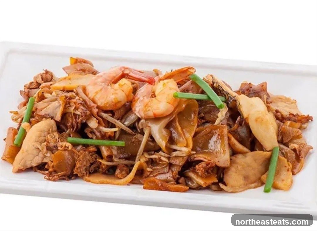 Stir-fried Noodles with Shrimp and Chicken