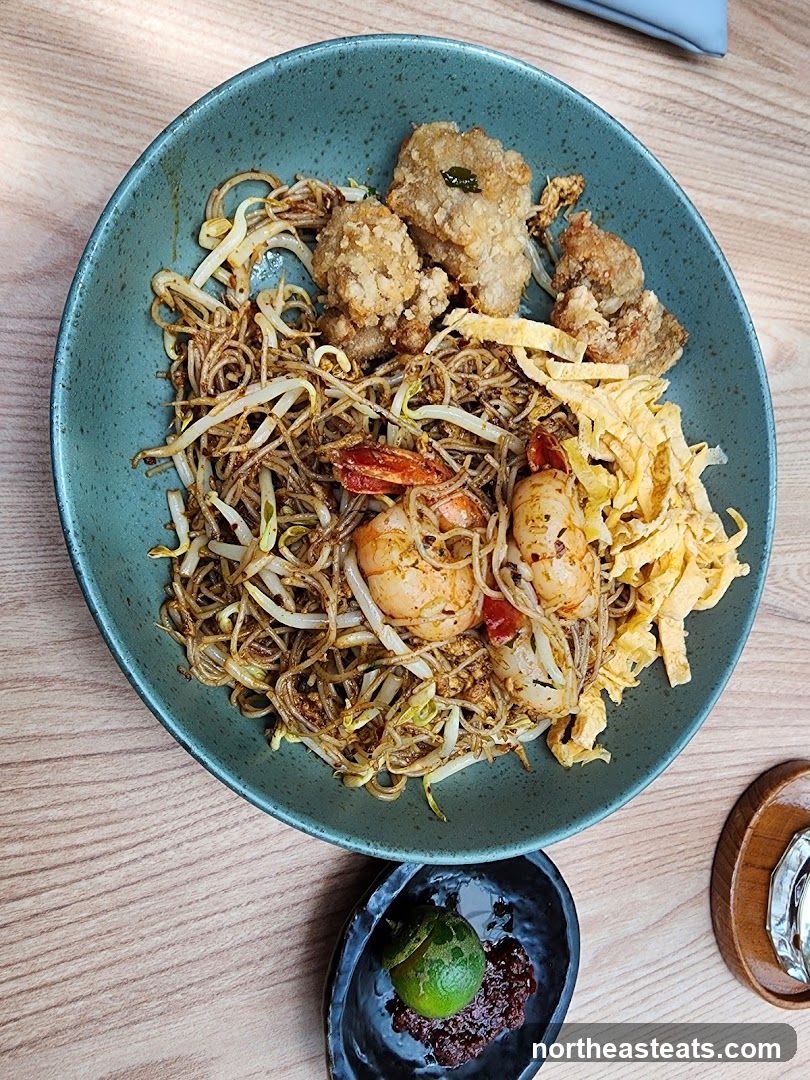 Noodles with Shrimp and Fried Chicken
