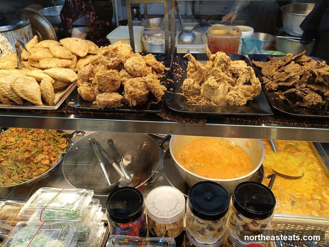 Fried Foods and Curries Display
