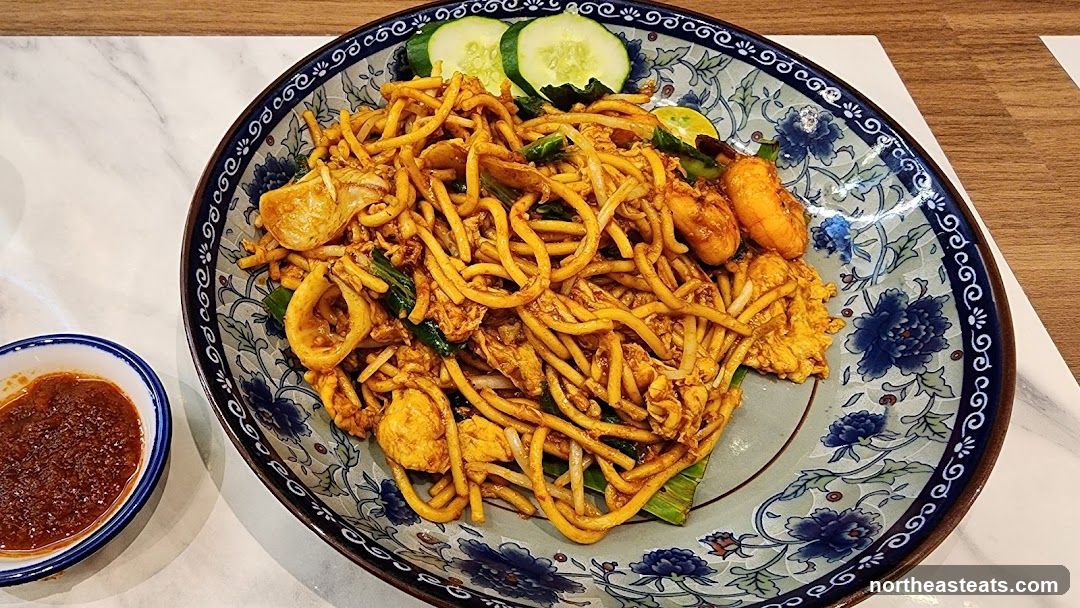 Stir-fried Noodles with Seafood