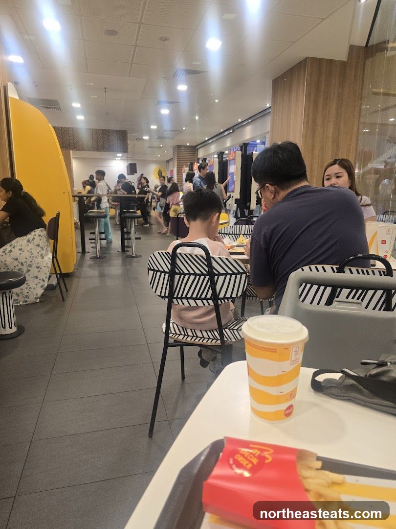 People dining at a fast-food restaurant