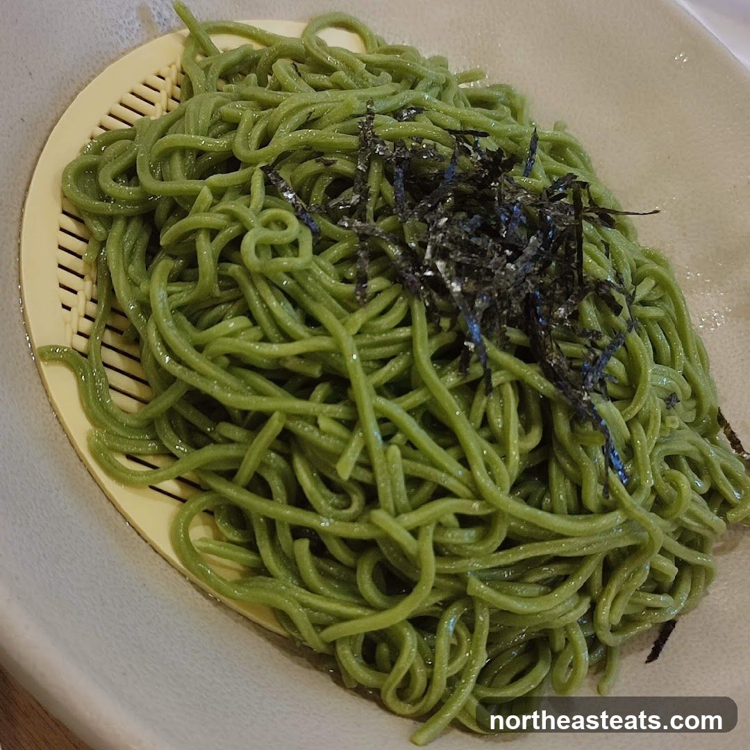 Green Noodles with Seaweed