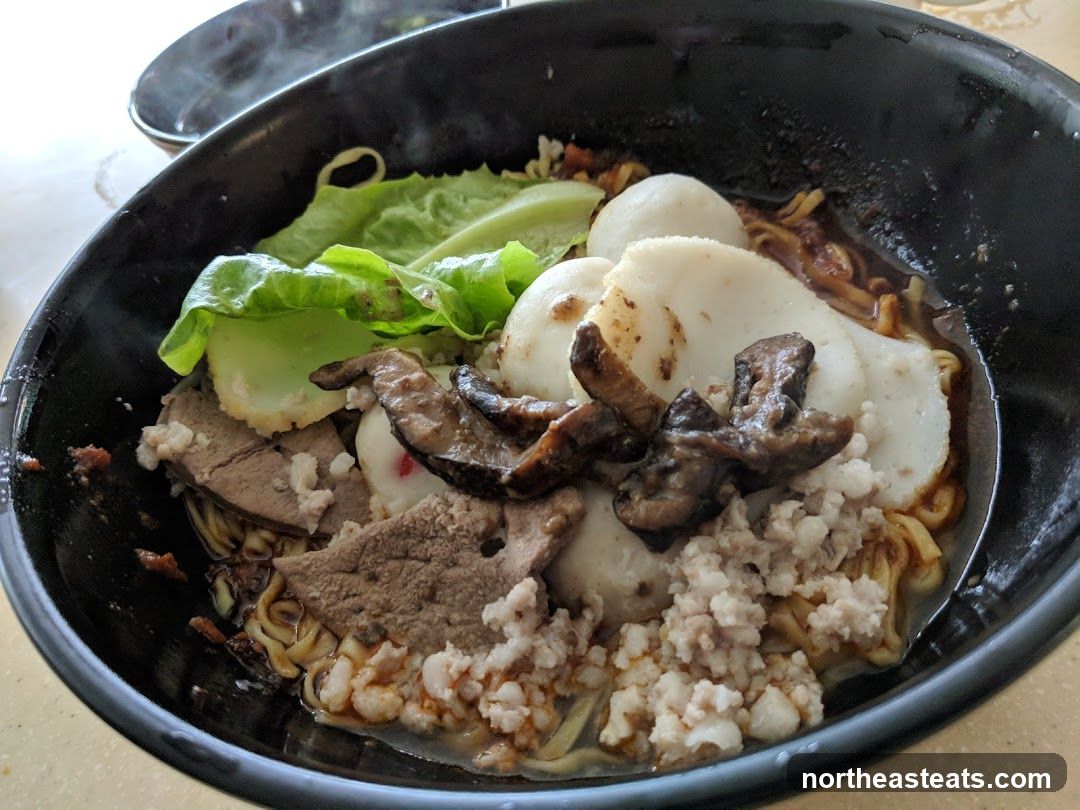 Noodles with Fish Cakes and Meat