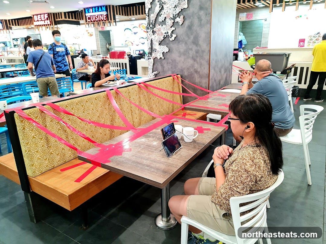 Social distancing in a food court
