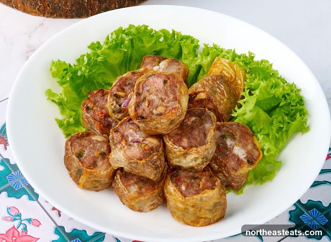 Deep-fried meat rolls with lettuce
