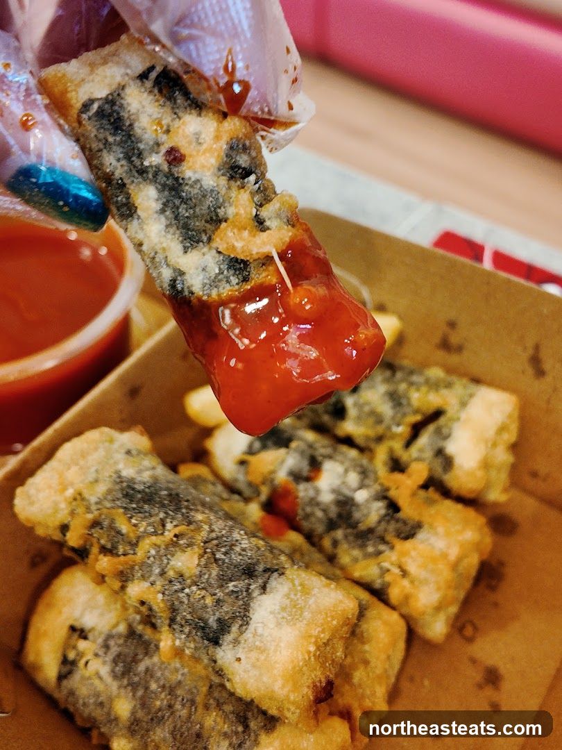 Fried Seaweed Rolls with Sauce