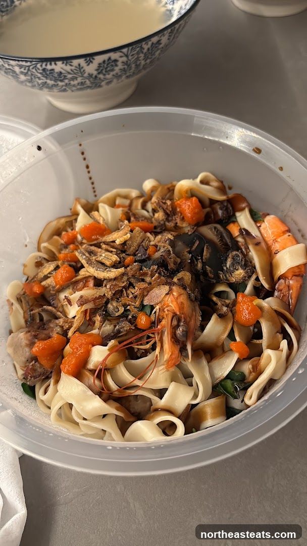 Noodles with Seafood and Toppings