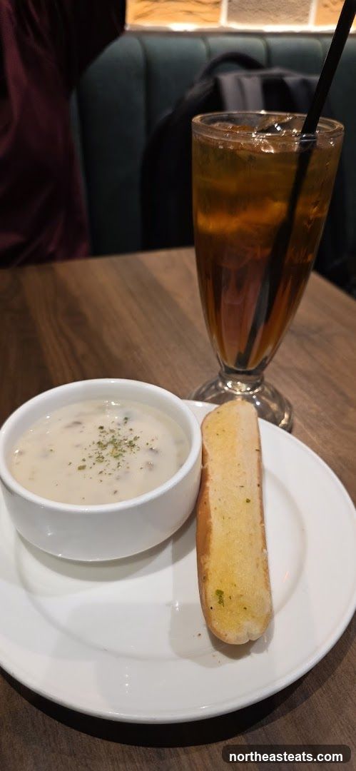 Mushroom soup with garlic bread and iced tea