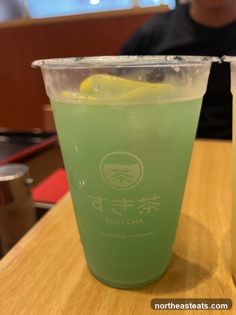 Green Tea Drink with Lemon Slices
