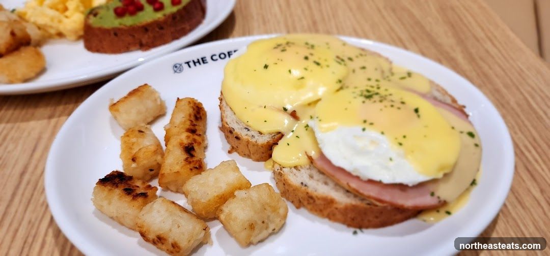 Eggs Benedict with Tater Tots