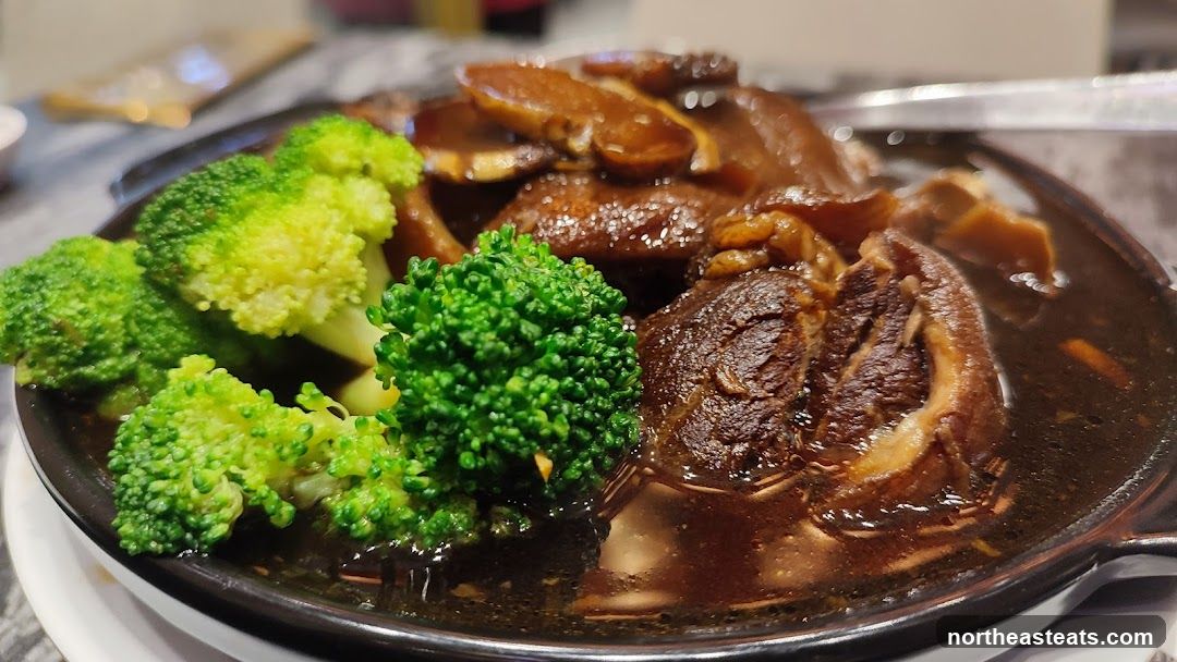 Braised Pork Belly with Broccoli and Mushrooms