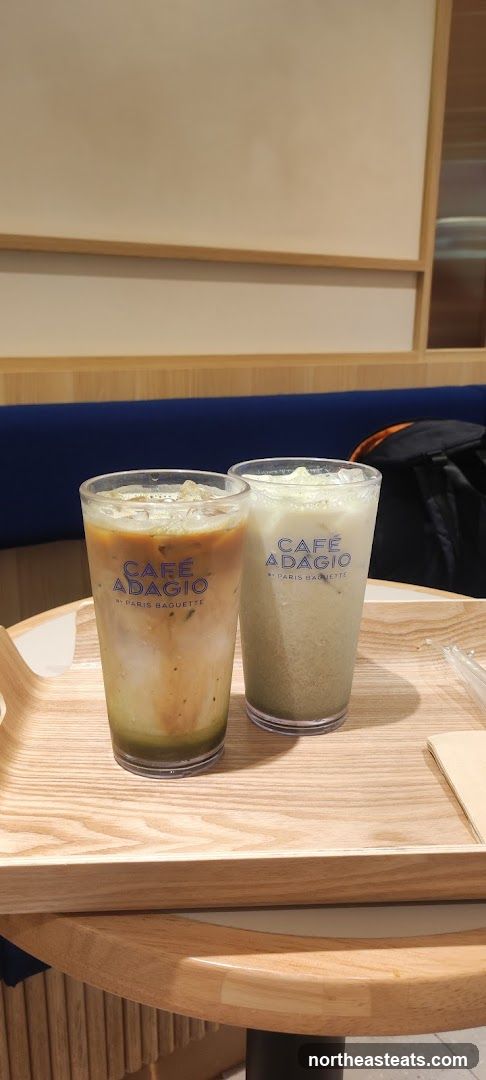 Two iced drinks on a tray