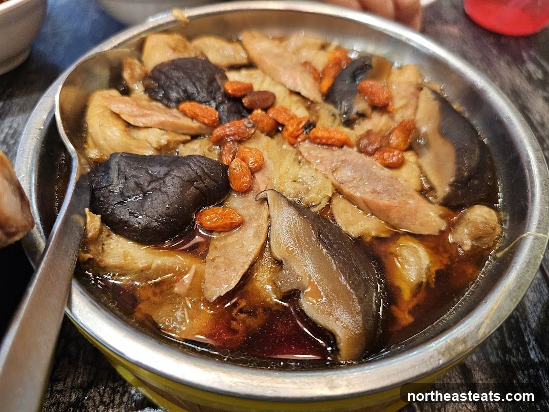 Braised Dish with Mushrooms and Goji Berries